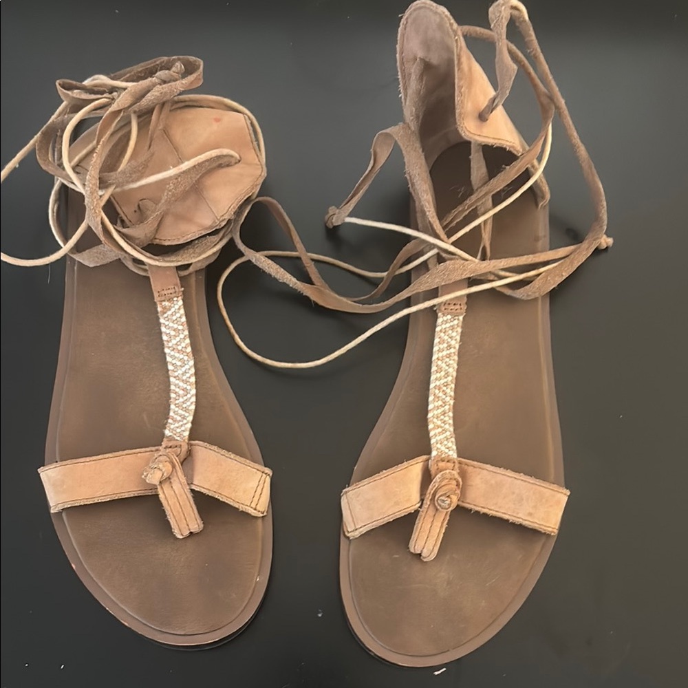 Sanuk yoga Tierra leather ankle tie sandals tan US 8
